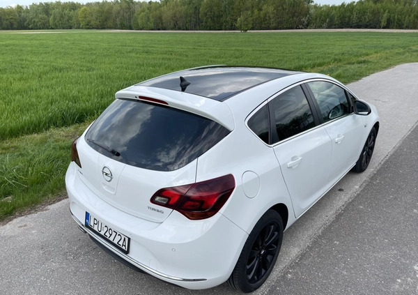 Opel Astra cena 33600 przebieg: 165000, rok produkcji 2013 z Puławy małe 781